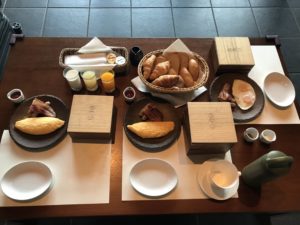 星のや軽井沢　インルームダイニング　朝食　ブログ