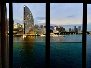インターコンチネンタル横浜pier8 　みなとみらいビュー　クラブラウンジ　ブログ　宿泊記　カップル　記念日　プロポーズ　夜景